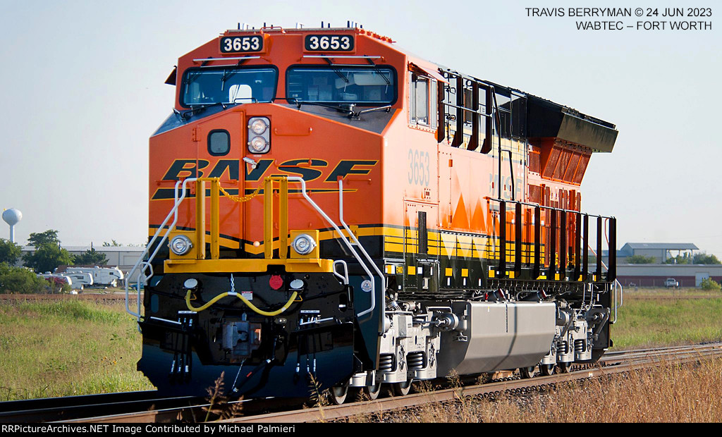 BNSF ET44AC 3653